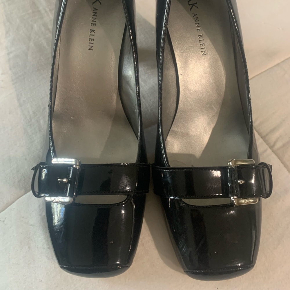 Anne Klein Black Pat heels NWOT